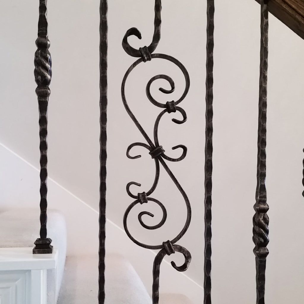 Tuscan Hammered Scroll Iron Baluster